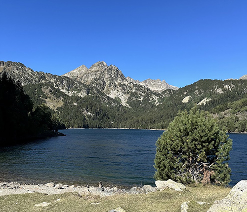 Travessa circular des de l'estany de Sant Maurici image number 0
